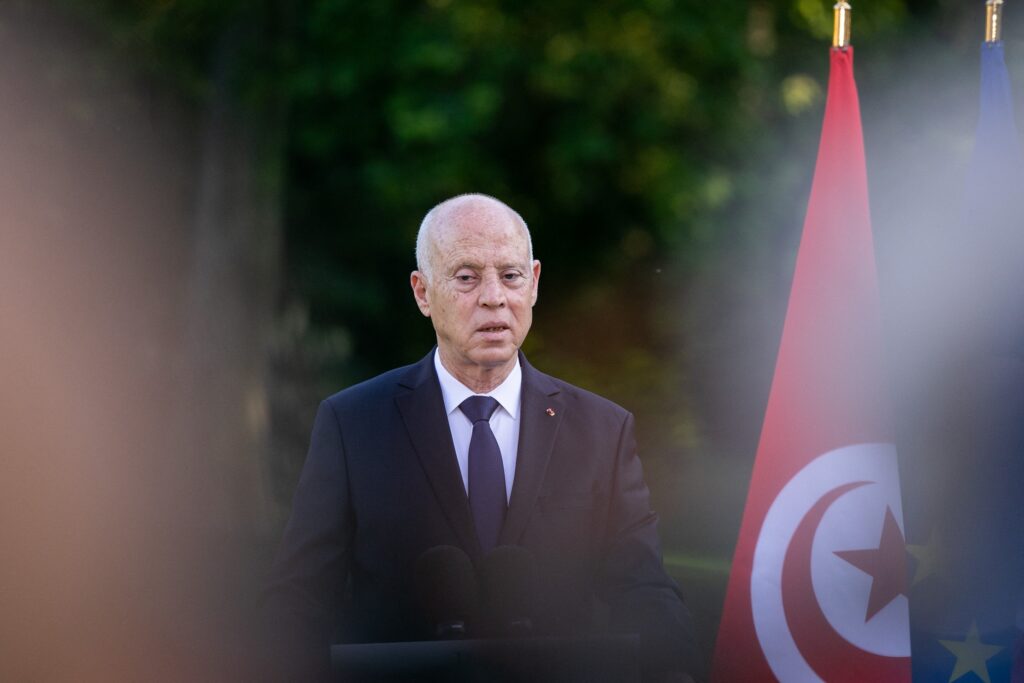 المرزوقي يدعو الجيش للتمرد ضد سعيّد.. ودعوات للتظاهر الجمعة للمطالبة برحيل الرئيس