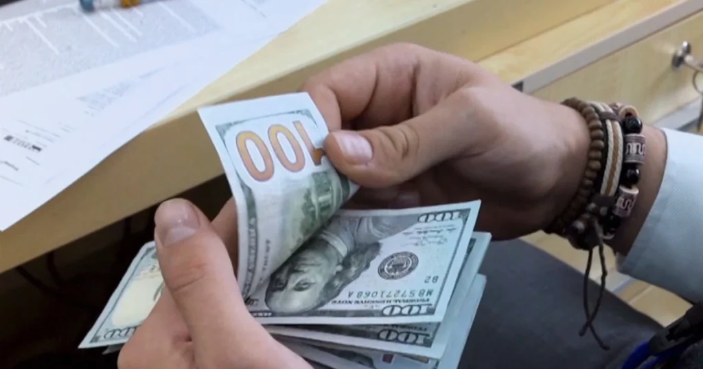 أثـرياء روس يهـربون أموالـهم إلى الإمـارات خشية العقوبات الغربية
