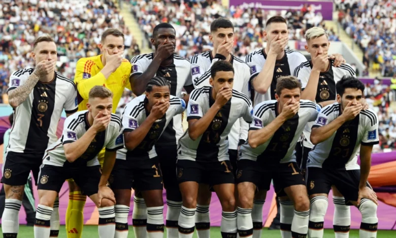 منتخب ألمانيا يتحدى "الفيفا".. وزيرة الداخلية ارتدت "شارة المثليين" واللاعبون غطوا أفواههم - ALMASSAA ALYOUM المساء اليوم منتخب ألمانيا يتحدى "الفيفا".. وزيرة الداخلية ارتدت "شارة المثليين" واللاعبون غطوا أفواههم - ALMASSAA ALYOUM المساء اليوم