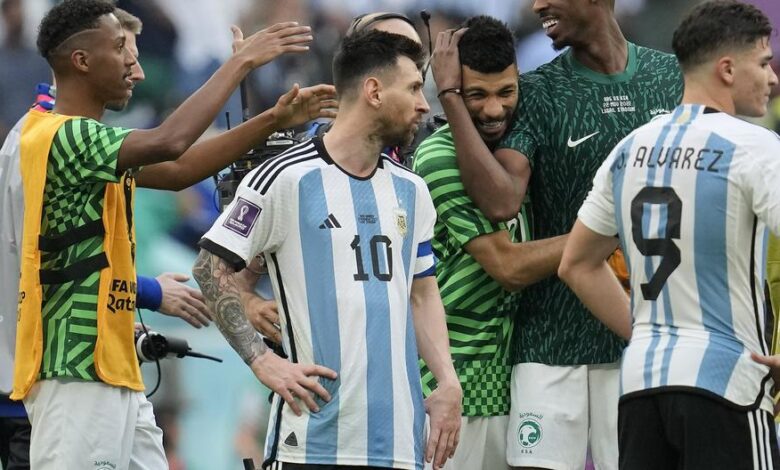 مزاد على قمصان لاعبي الأرجنتين أمام السعودية.. قميص ميسي وصل لـ57 ألف يورو!! - ALMASSAA ALYOUM المساء اليوم مزاد على قمصان لاعبي الأرجنتين أمام السعودية.. قميص ميسي وصل لـ57 ألف يورو!! - ALMASSAA ALYOUM المساء اليوم