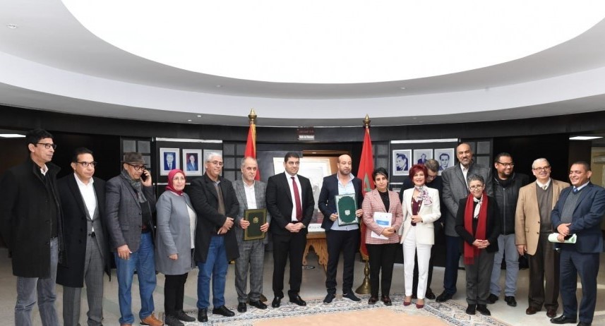 اتفاق لـزيادة أجـور الصحـافيين والعـاملين بالمؤسـسات الإعلامـية