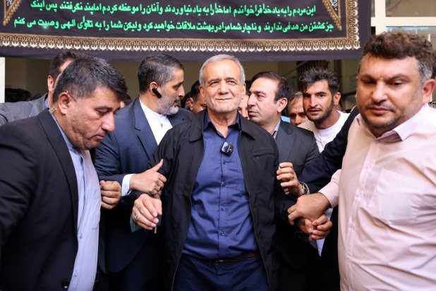 بزشكيان يفوز برئاسة إيران ويتعهد بمد يد الصداقة للجميع