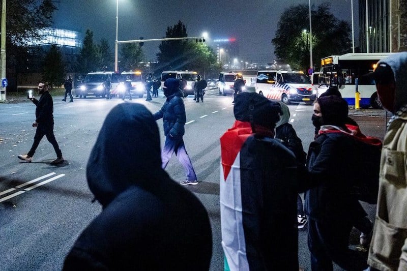pro palestinian protesters ajax maccabi