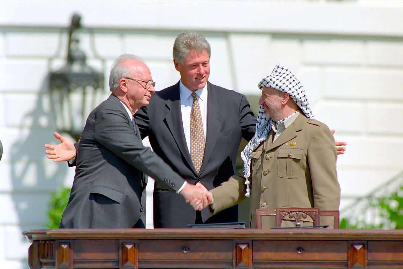 Bill Clinton Yitzhak Rabin Yasser Arafat at the White House 1993 09 13