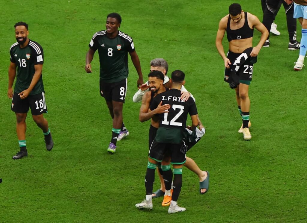 الإمارات تُخرج الجزائر وتلتقي المغرب في المربع الذهبي