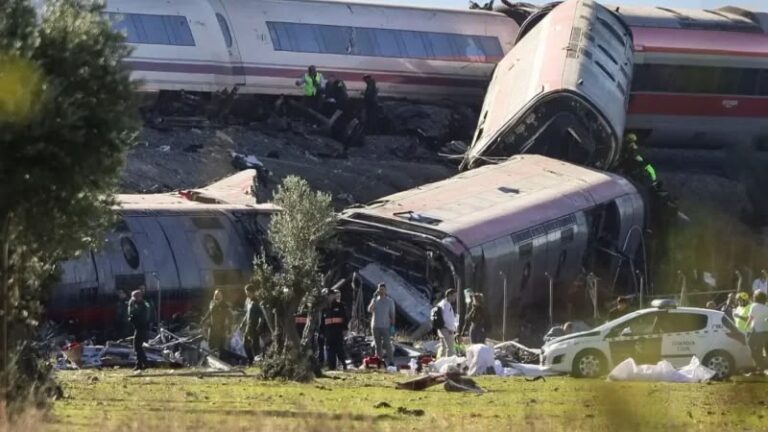 إسبانيا.. القنصلية المغربية بمدريد تدخل على خط حادث القطارين